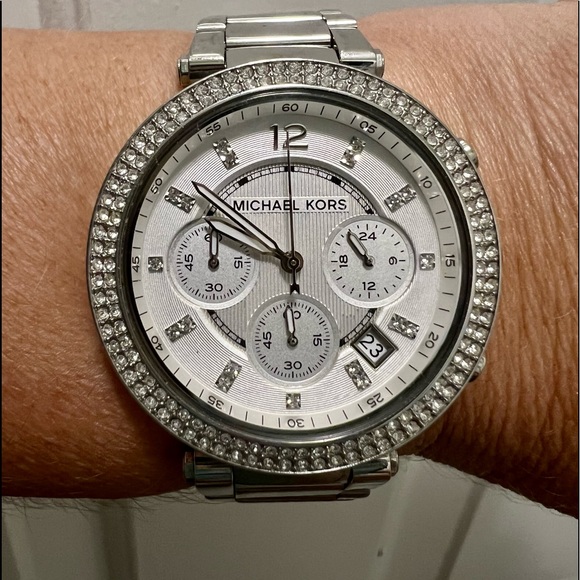 Michael Kors woman’s oversized watch - Picture 5 of 7